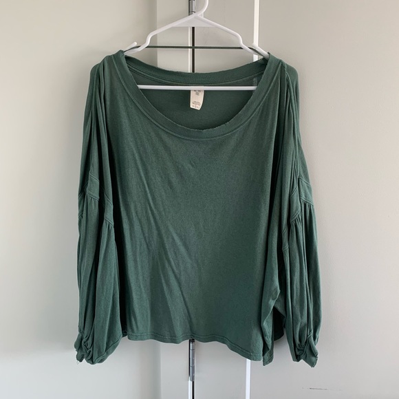 Free People Tops - 🌿FREE PEOPLE🌿 Green Balloon Sleeve Top
